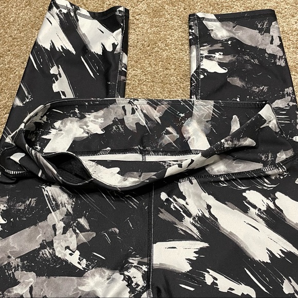 Fabletics Powerhold Leggings Size Medium - Picture 5 of 8